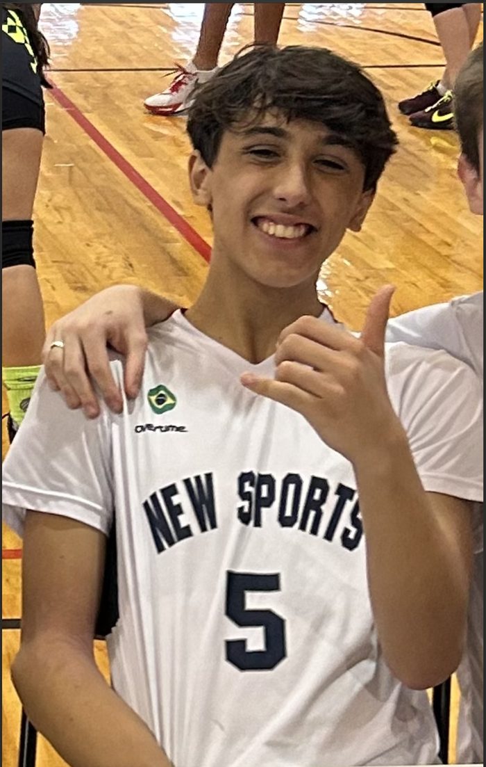Lucca Amarante com a camisa da New Sports Network, no Camp de Vôlei 2023