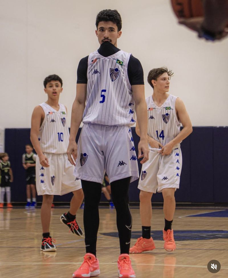 Leonardo Alves com o time da New Sports Network, no Camp Orlando 2025