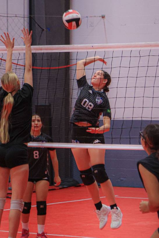 Vôlei feminino — ataque na rede