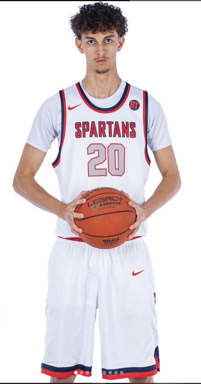 Pedro Otero com o uniforme dos Spartans, da Southwestern Community College